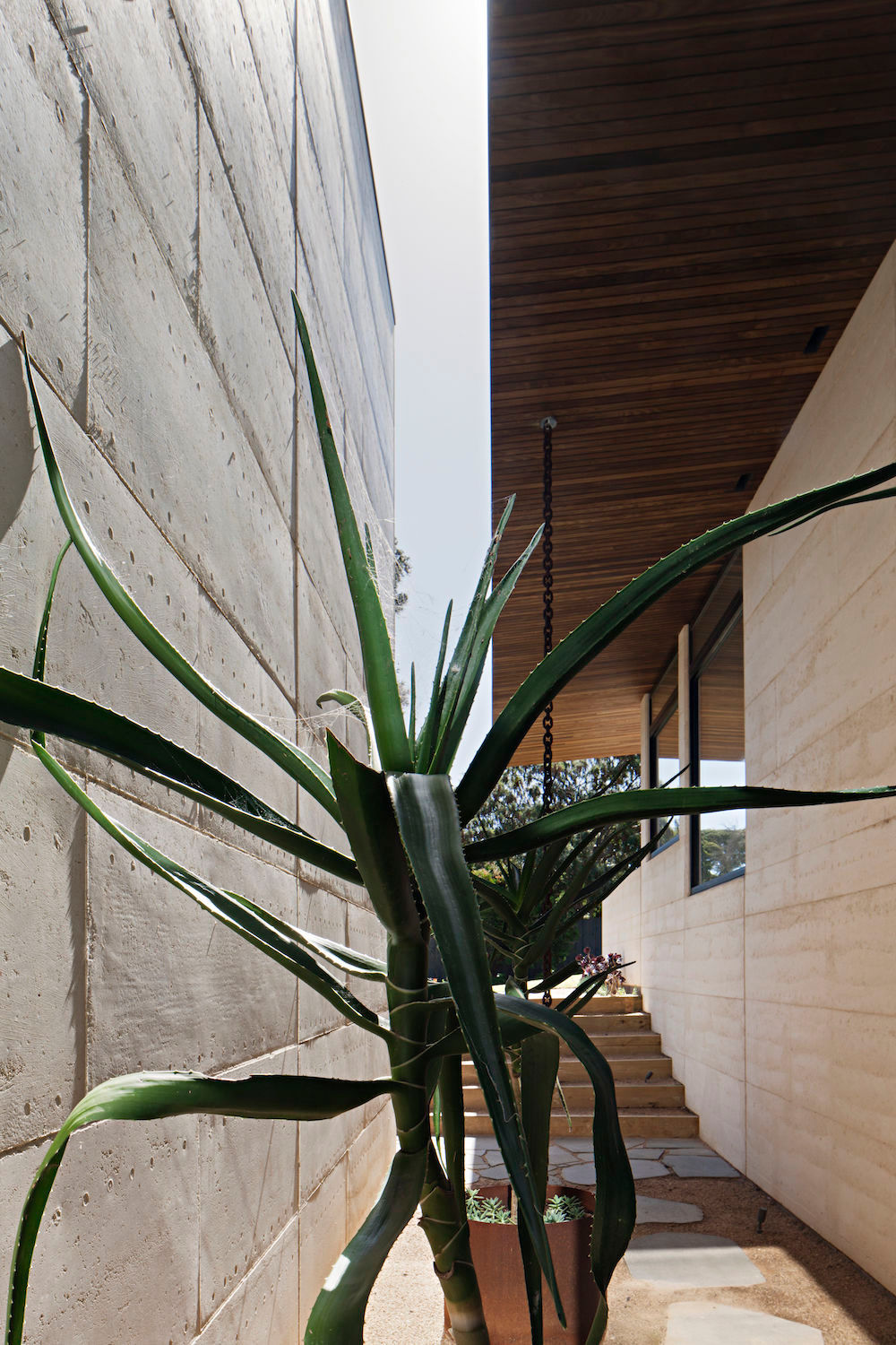 Robson Rak Architects – Layer House