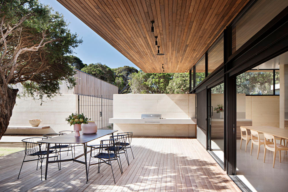 Robson Rak Architects – Layer House