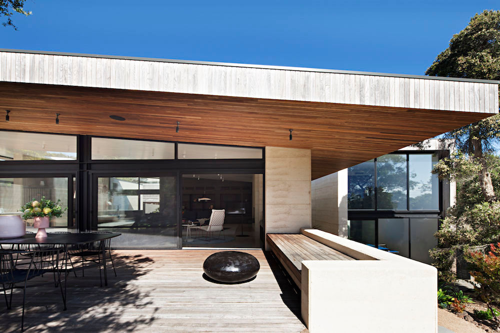 Robson Rak Architects – Layer House