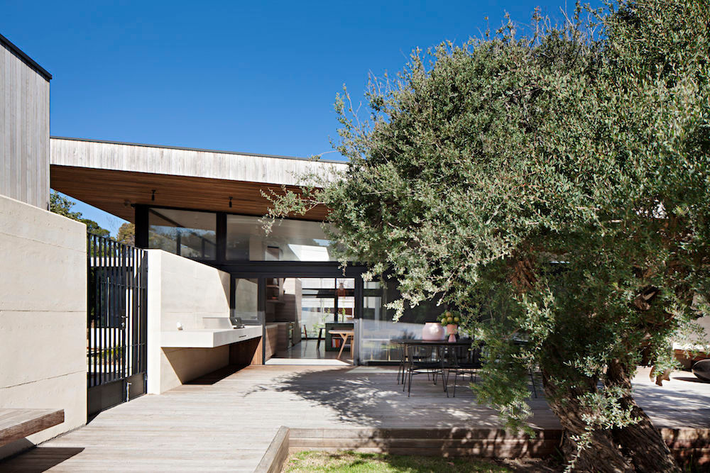 Robson Rak Architects – Layer House