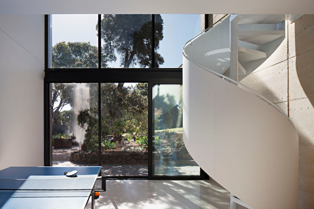 Robson Rak Architects – Layer House